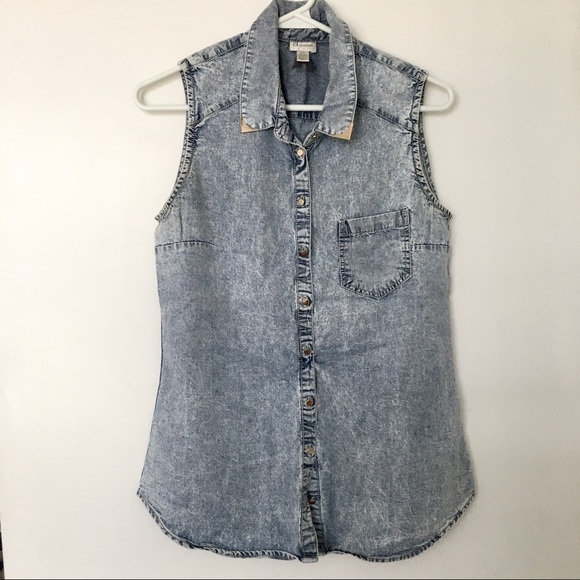 Sleeveless Denim Button-up Shirt with Metal Detail - Picture 2 of 6